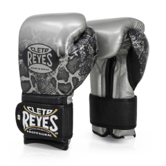 Боксерские перчатки Cleto Reyes на липучке - змеиная кожа